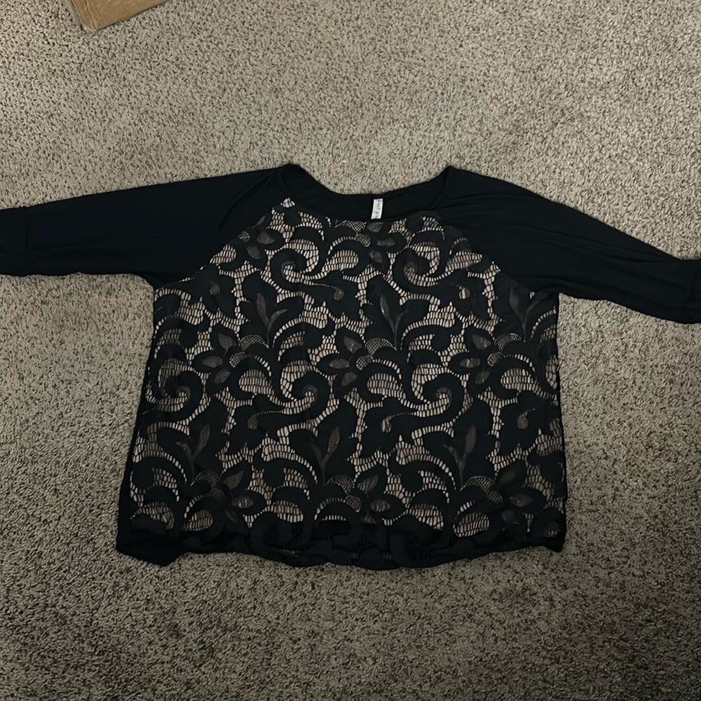 Women’s blouse from stitch fix.  Size xxl